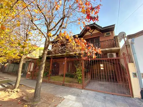 Venta Casa 4 ambientes, APTA CRÉDITO.  Castelar Norte