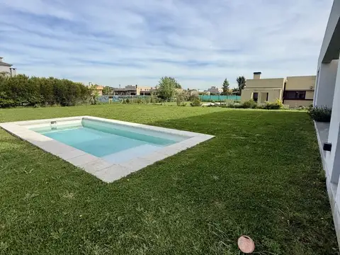 Casa 5 ambientes con 3 baños