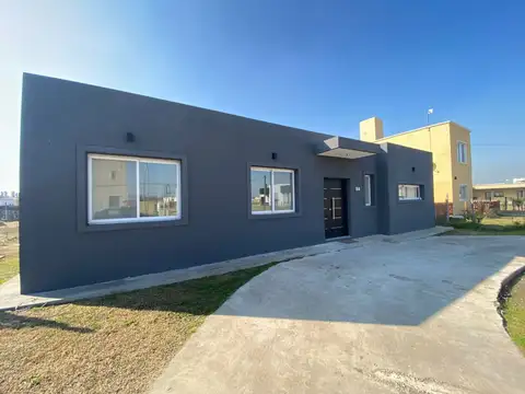CASA EN VENTA EN EL ENSUEÑO INGENIERO MASCHWITZ 4 AMBIENTES CON GALERIA Y PARRILLA