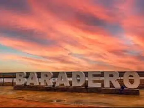 Casa en venta - 2 Dormitorios 1 Baño - Baradero