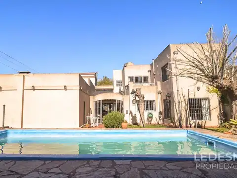 Casa 5 ambientes con 3 baños