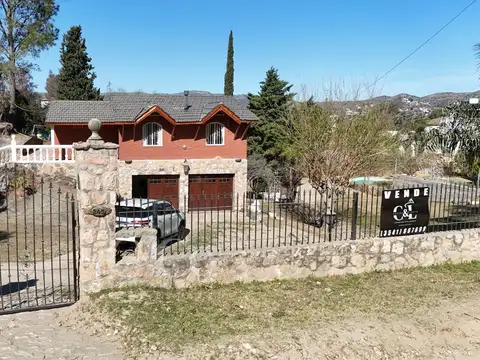 Casa 6 ambientes con 2 baños