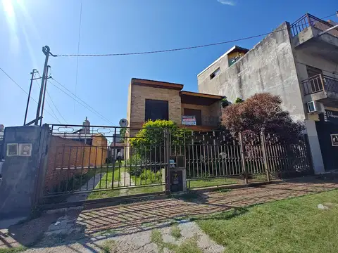Casa en venta en Isidro Casanova