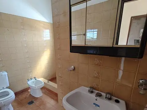 Casa en venta en Isidro Casanova