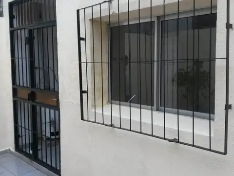 Depto Tipo Casa en Alquiler en Parque Chacabuco, $ 700.000