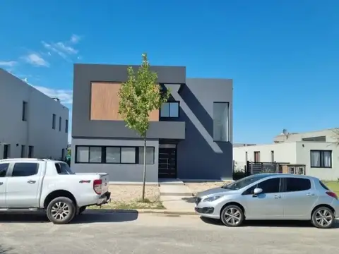 Casa en Venta en Vila Marina II 3600