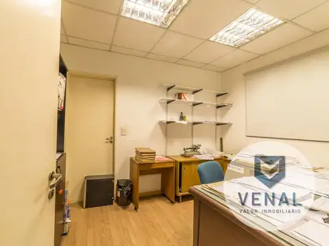 Venta Galpón Bodega con Depósito y oficinas, portón y persiana eléctricos, entrada camión, 2 plantas