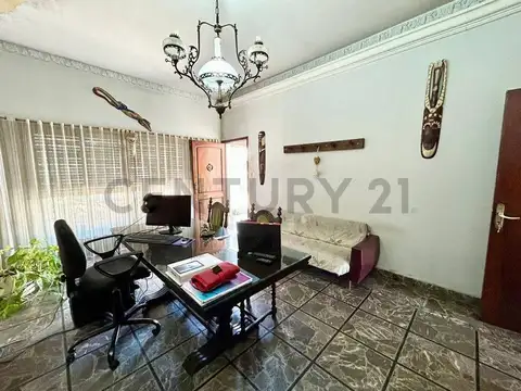 VENTA CASA 3 AMBIENTES PERMUTA EN CASTELAR COCHERA