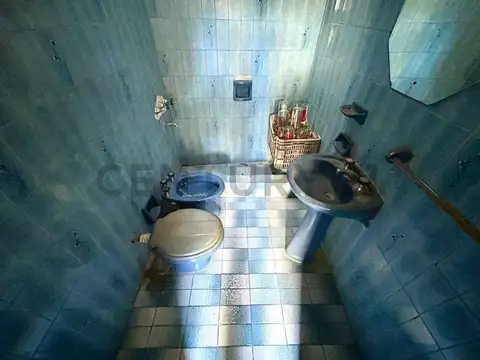 VENTA CASA 3 AMBIENTES PERMUTA EN CASTELAR COCHERA