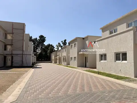 CASA TIPO DUPLEX A ESTRENAR EN CHIC VILLAGE - PILAR