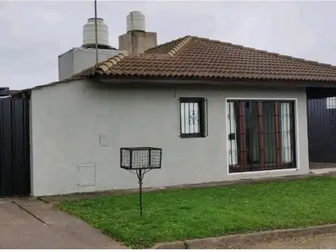 Casa 2 ambientes con 1 baño