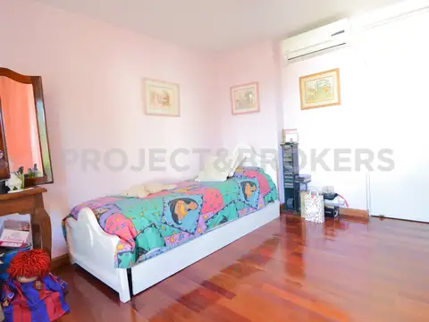 Casa en Venta con 4 cocheras