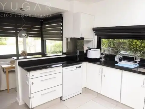 Casa en Venta con 6 cocheras