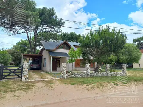 Hermoso Chalet   Cabaña en lote de 500m2, a metros del mar   Nueva Atlantis.