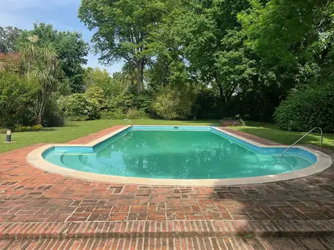 Casa 5 ambientes con 4 baños