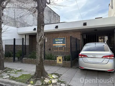 VENTA- EXCELENTE CASA EN EL CENTRO DE PILAR-IDEAL PARA DESARROLLO