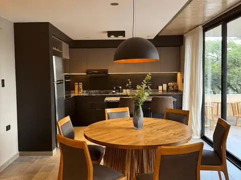 Avenida Mate de Luna 1800