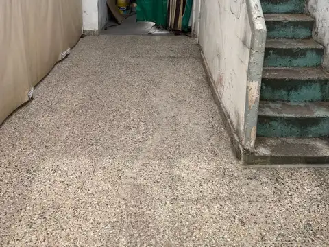 Casa 6 ambientes con 2 baños