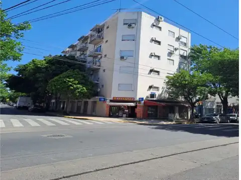 2 AMB AL FRENTE - BALCON FRANCES - COCINA SEPARADA - EXCELENTE - BAJAS EXPENSAS