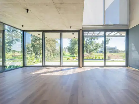 Azzurra Tortugas, Pilar.