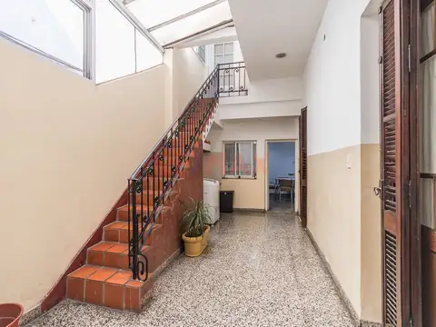 VENTA PH 4 AMBIENTES CON PATIO Y TERRAZA PROPIA