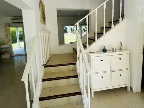 Casa en Alquiler con 1 cochera