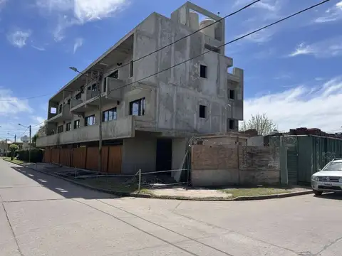 VENTA DEPARTAMENTO 2 AMB.  EN POZO COCHERA PILAR