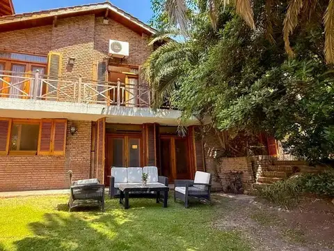Casa en Venta con 2 cocheras