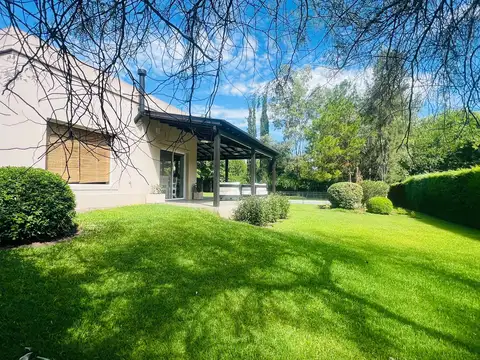 Casa en Venta con 1 cochera