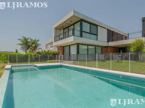 Casa 4 ambientes con 4 baños