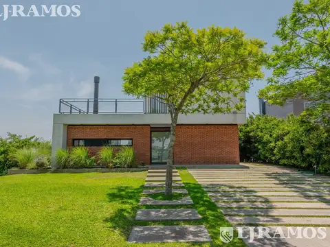 Casa en el Barrio Vistas - Puertos / Escobar