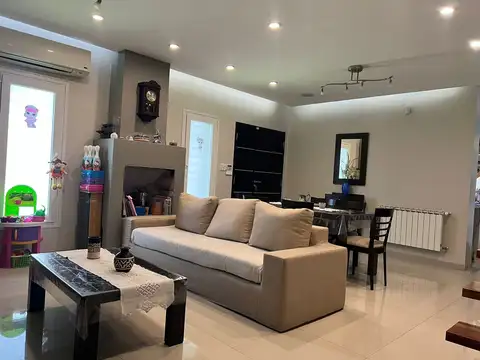 Depto Tipo Casa en Venta de 5 ambientes
