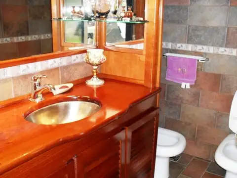 Casa en Venta con 3 cocheras