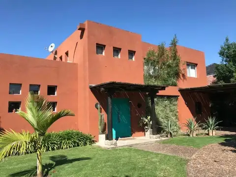 Casa en alquiler temporario 4 dormitorios, pileta en Villa Olivos, Escobar