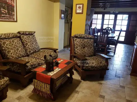 Casa 5 ambientes con 3 baños