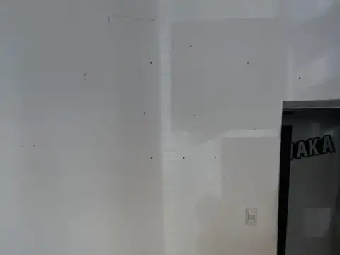 VENTA DE 2 LOCALES Y 8 COCHERAS - ZONA CENTRO