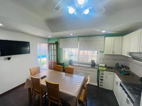 Casa 4 ambientes con 2 baños