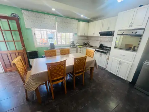 Casa en Venta con 3 cocheras