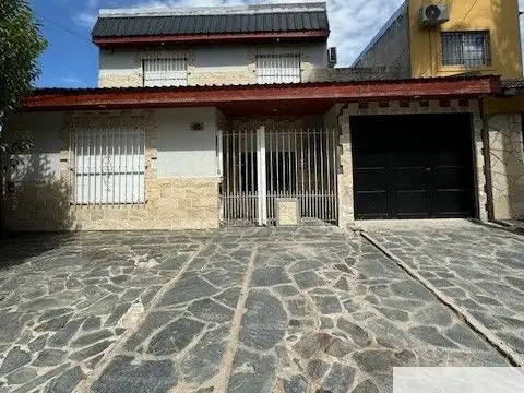 Casa en venta de 5 dormitorios c/ cochera en Berisso