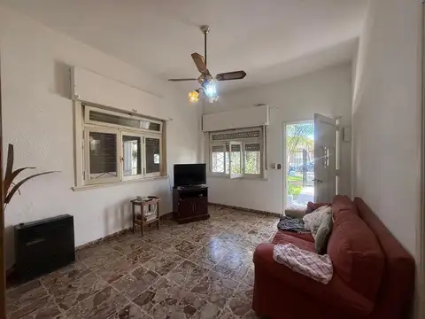 Casa 3 ambientes con 2 baños