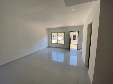 Casa 3 ambientes con 2 baños