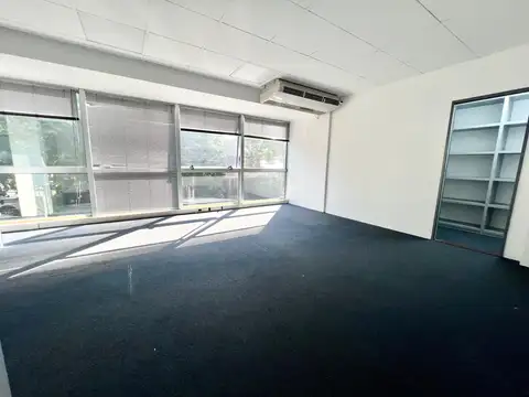 Oficina en Alquiler con 5 cocheras