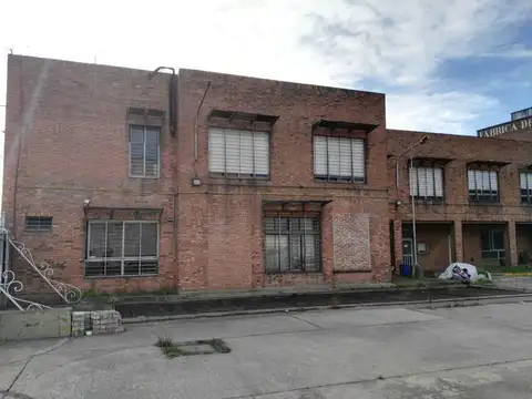 SAN JUSTO PLANTA INDUSTRIAL CON SALIDA A 4 CALLES FINANCIA