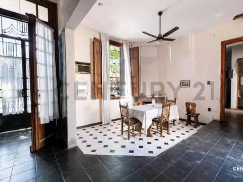 Casa 5 ambientes con 2 baños