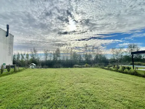 Lote al lago en Acacias Puertos del Lago