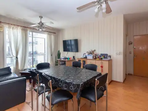 DEPARTAMENTO 4 AMBIENTES CON BALCÓN Y COCHERA