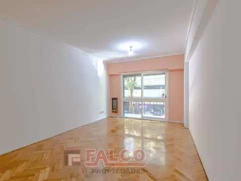 Departamento de 3 ambientes con balcon a la calle - 1° piso a la calle