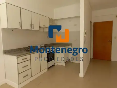 Departamento en Alquiler en Villa Ballester, $ 650.000