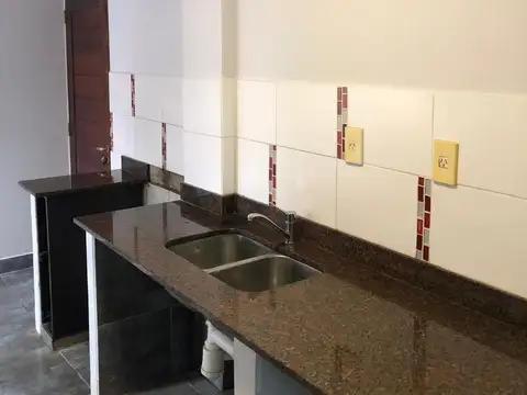 Casa 6 ambientes con 1 baño