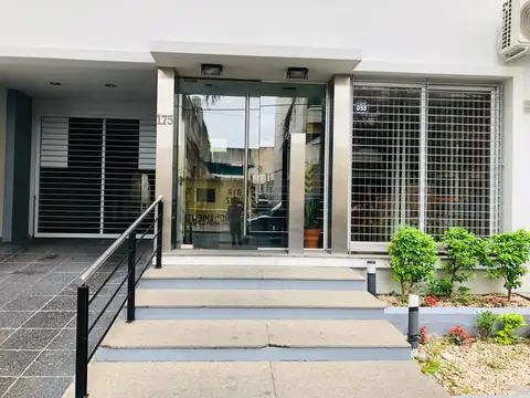 EXCELENTE DEPARTAMENTO DE 3 AMBIENTES CON COCHERA 